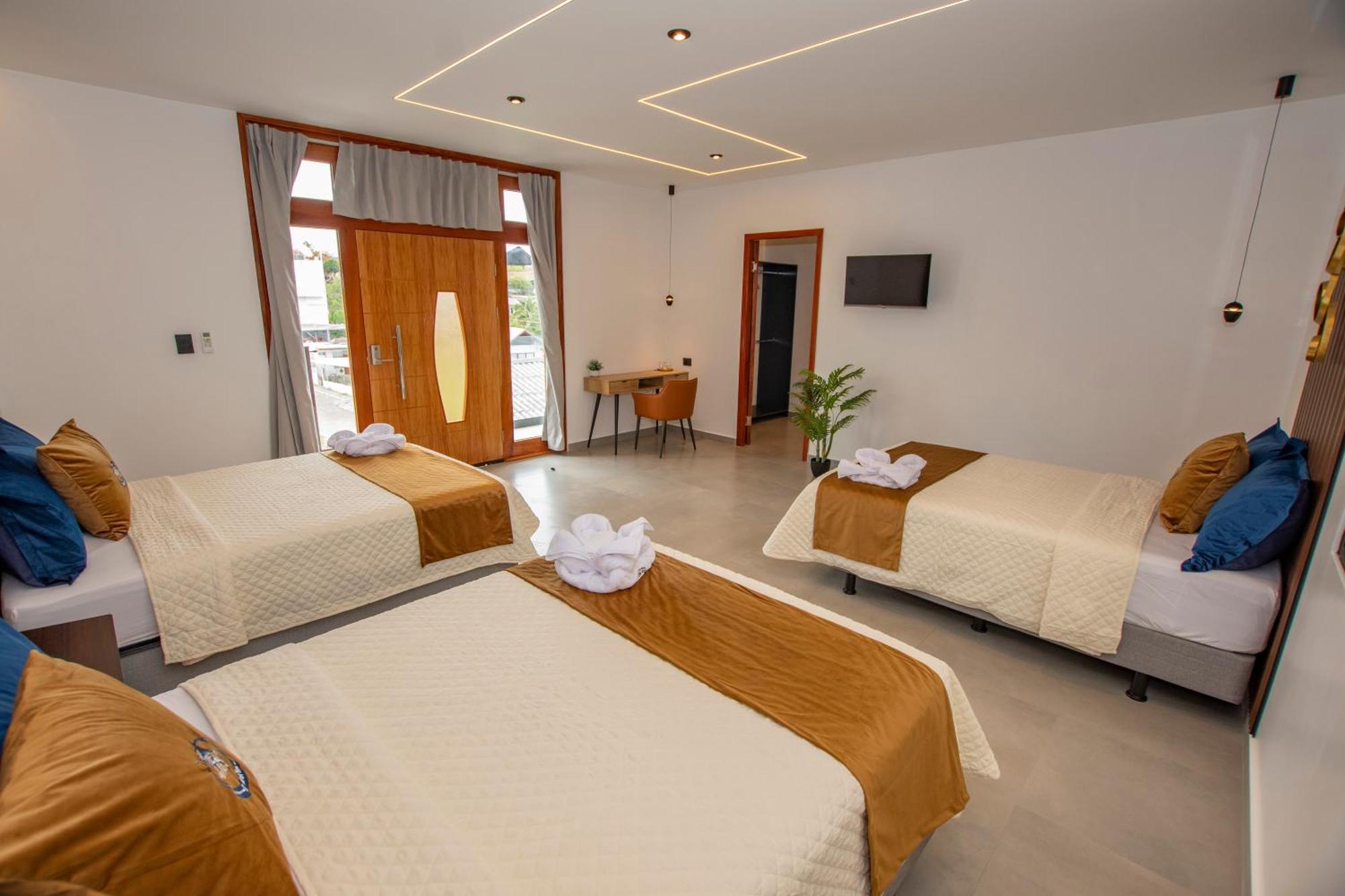 Blue Marlin Hotel Puerto Baquerizo Moreno Buitenkant foto